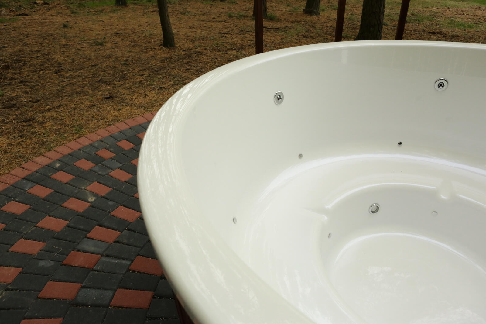 Royal Tubs Deluxe OffGrid Acrylic Hot Tub Package